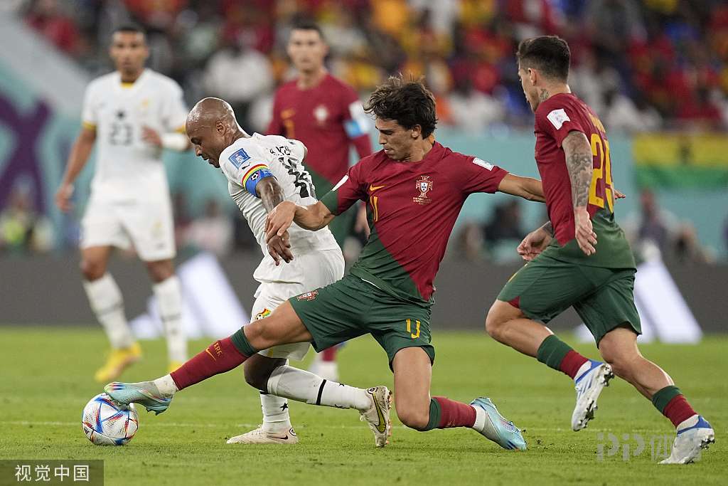 世界杯-葡萄牙3-2加纳 C罗点射菲利克斯破门莱奥替补建功 7 世界杯-葡萄牙3-2加纳 C罗点射菲利克斯破门莱奥替补建功