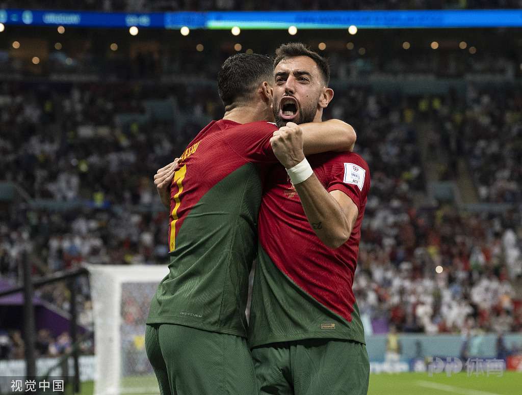 世界杯-葡萄牙2-0乌拉圭提前晋级 C罗造险B费双响