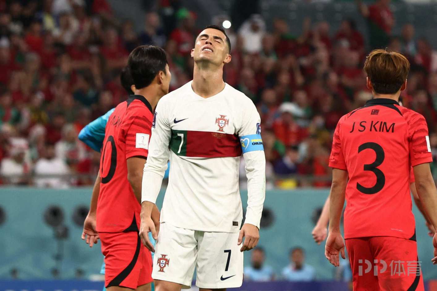 世界杯-韩国2-1逆转葡萄牙压哨出线 孙兴慜助攻黄喜灿绝杀 6 葡萄牙对日本的比赛